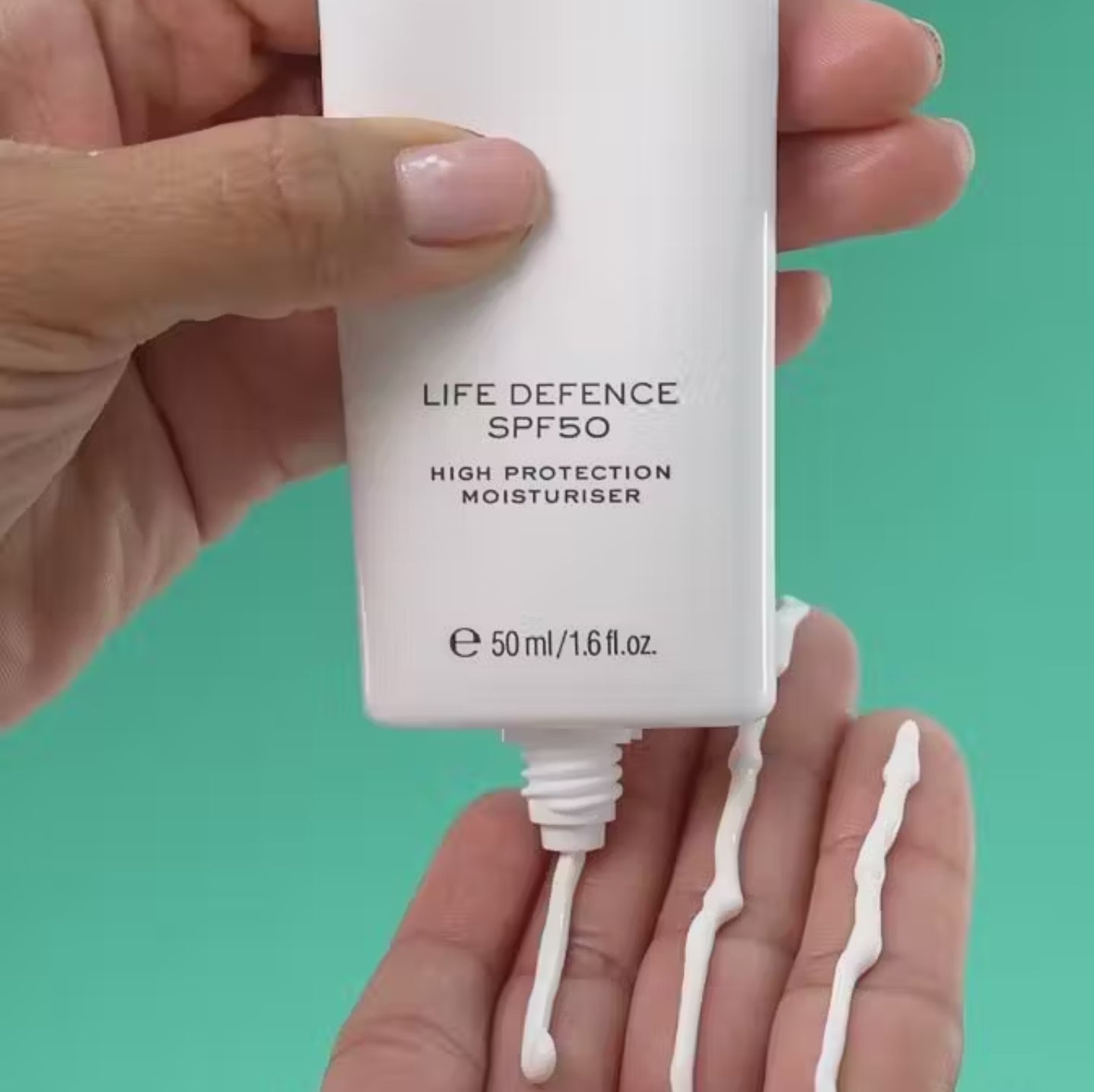 LIFE DEFENCE SPF50 High Protection SPF Moisturiser
(50 ml / 1.6 fl.oz.)UVA+ UVB+ BLUE RAY FILTER
